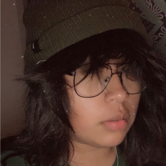 Meet your Posher, Angela - Picture 2 of 2